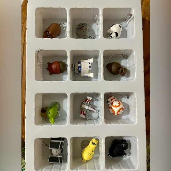 Hallmark Star Wars Advent Calendar w/ Ornaments - Star Wars CountDown Calendar - Picture 4 of 4